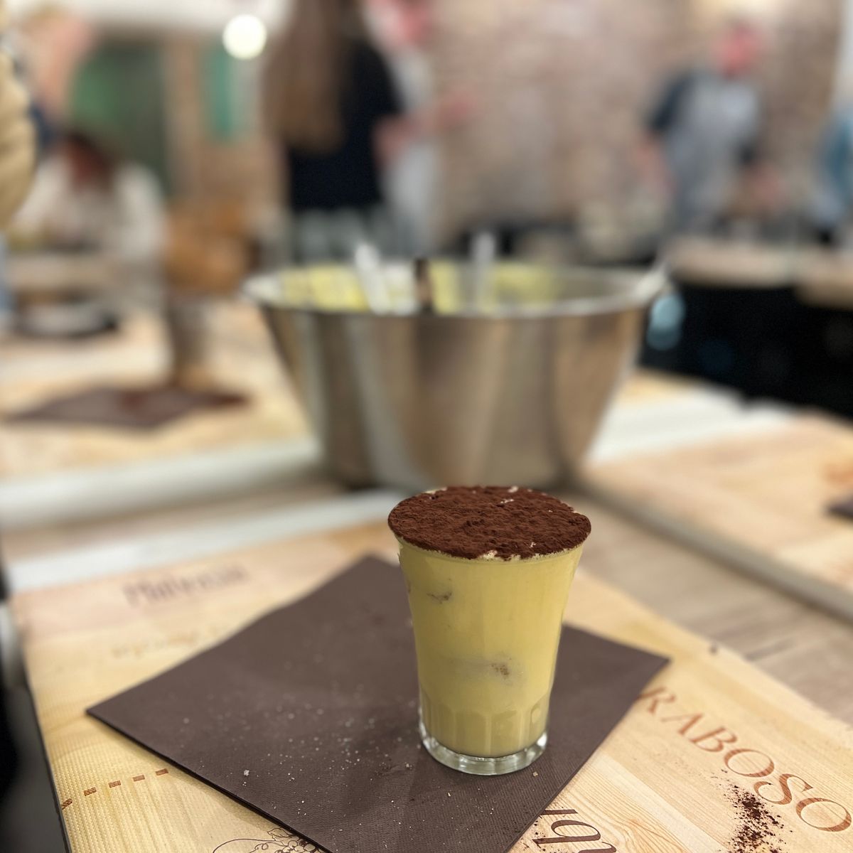 Naples : Fabrication de pizzas et de tiramisu avec du vin à volonté
