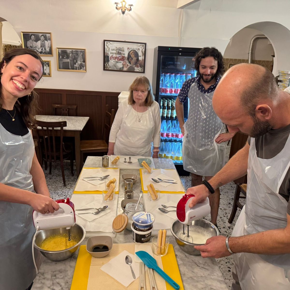 Naples : Fabrication de pizzas et de tiramisu avec du vin à volonté