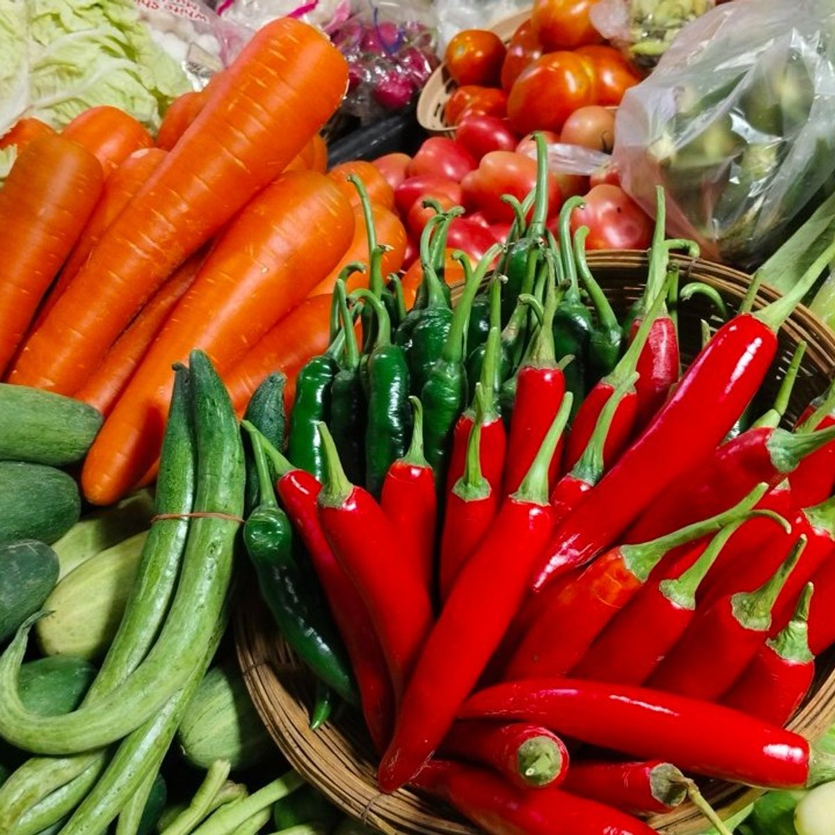 Taste of Thailand: Chinese-Language Cooking Class, Tuk Tuk Adventure & Market Tour (Opening Promo)