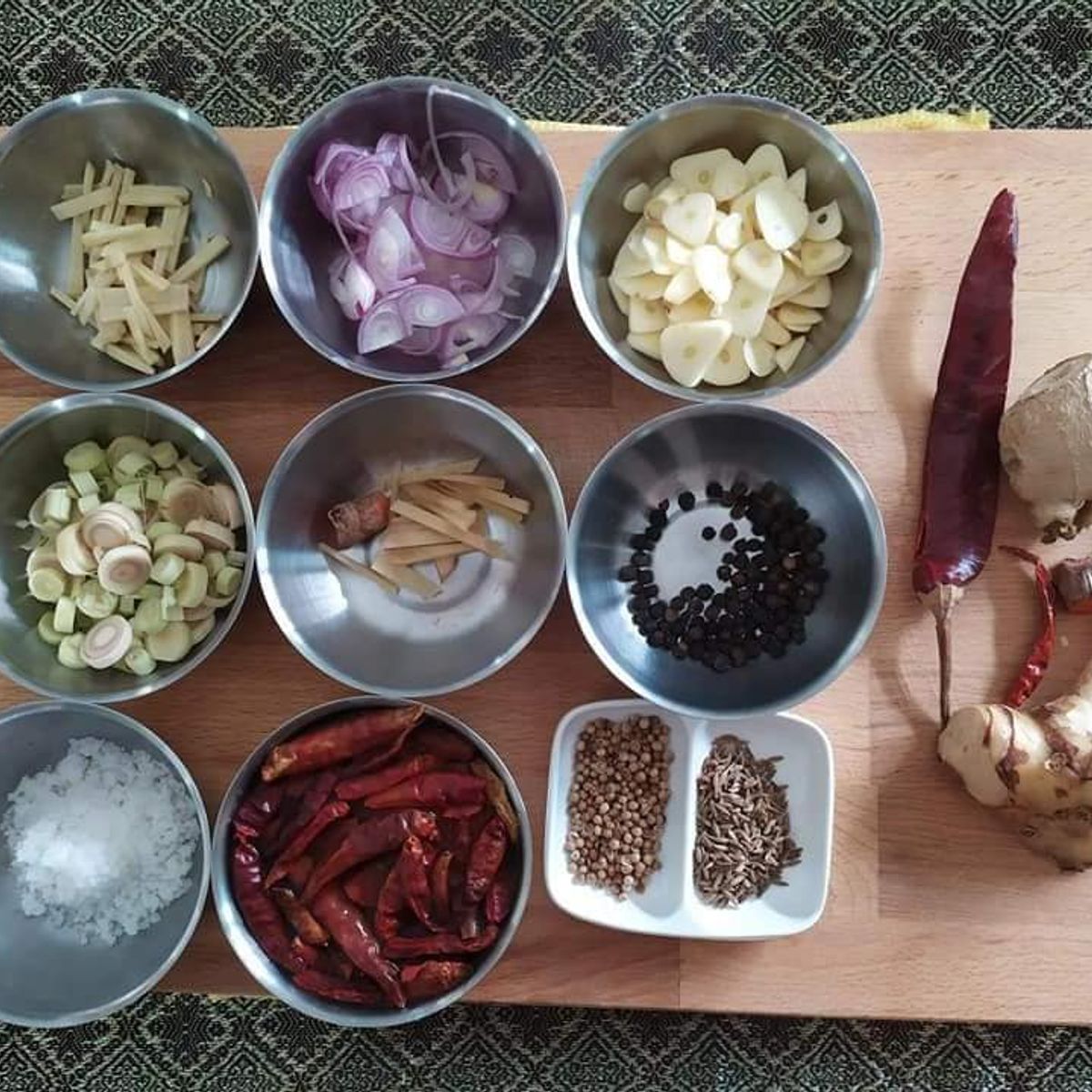 Learn to Make Thai Dishes in an Intimate Neighborhood