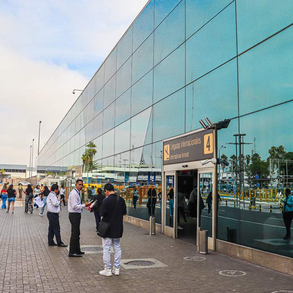 Peruvian Cooking Class & Market Tour with Exotic Fruits Experience + Airport Pickup