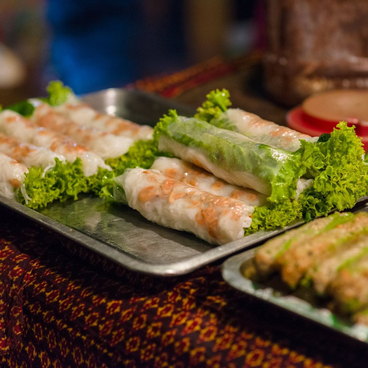 Experience an Evening Culinary Adventure in Phnom Penh with a Tuk Tuk Journey