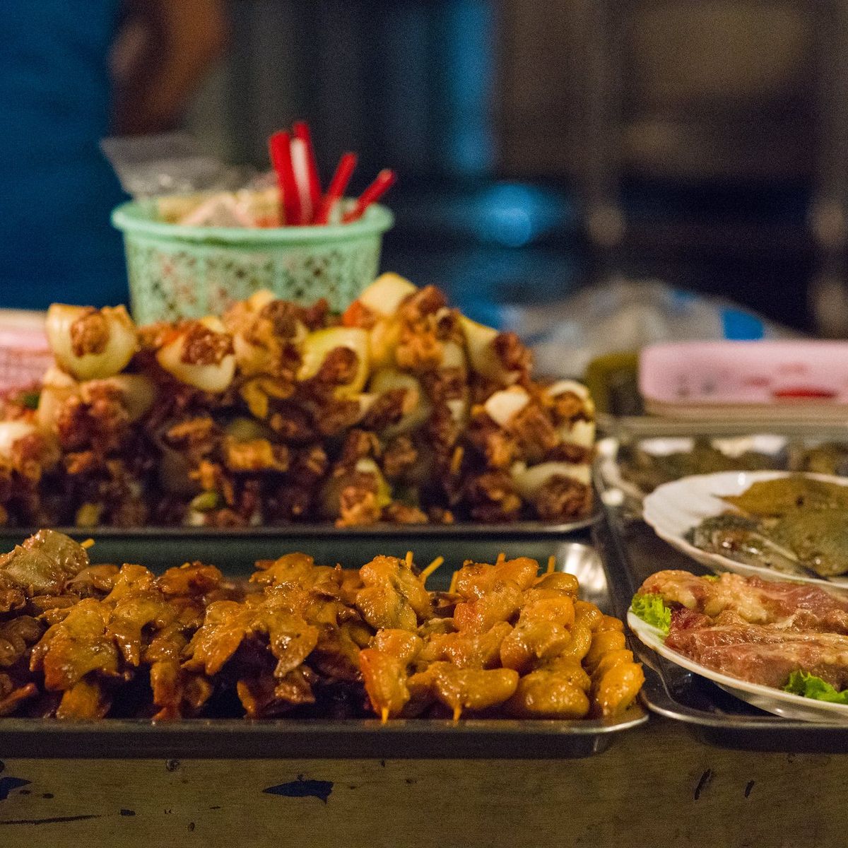 Experience an Evening Culinary Adventure in Phnom Penh with a Tuk Tuk Journey