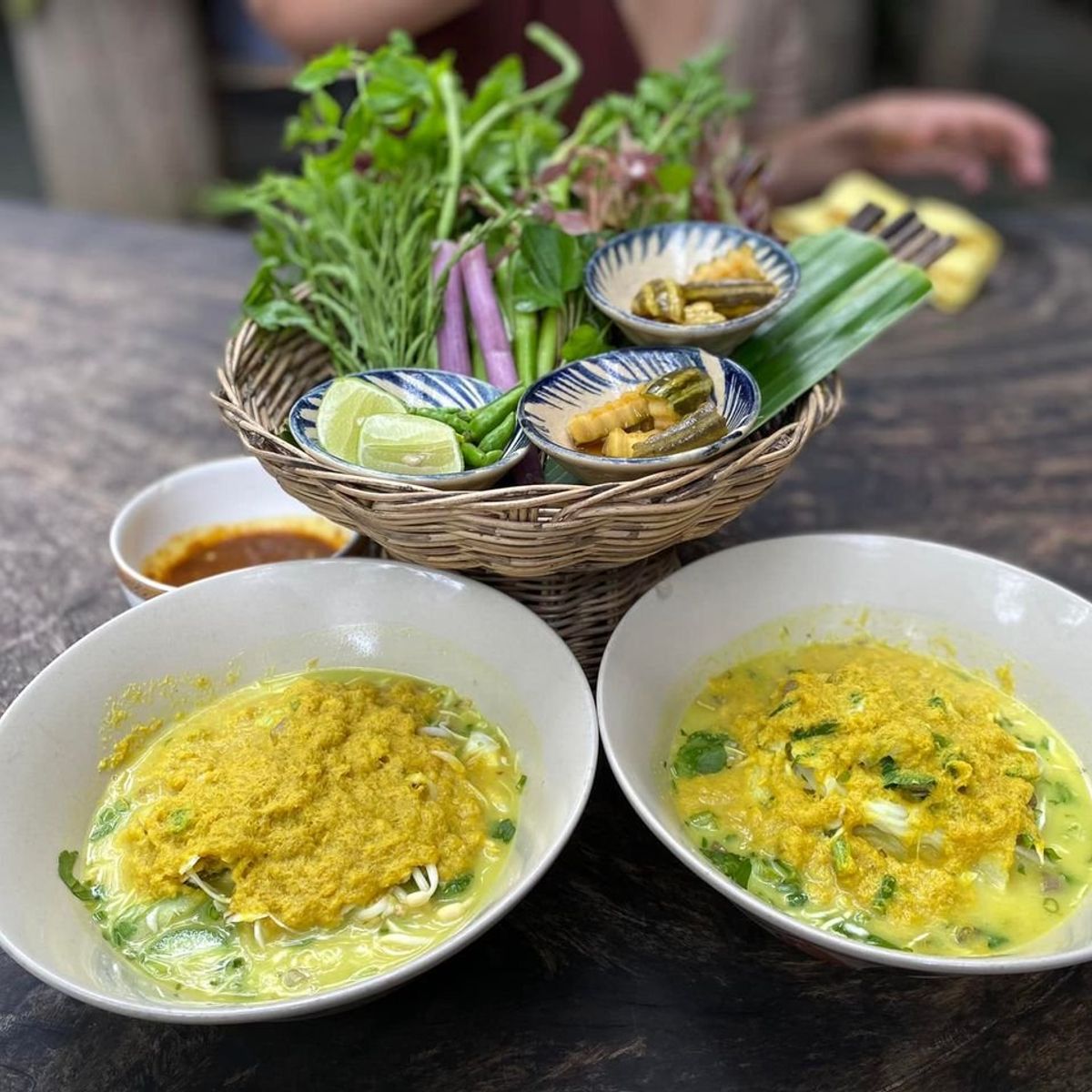 Experience an Evening Culinary Adventure in Phnom Penh with a Tuk Tuk Journey