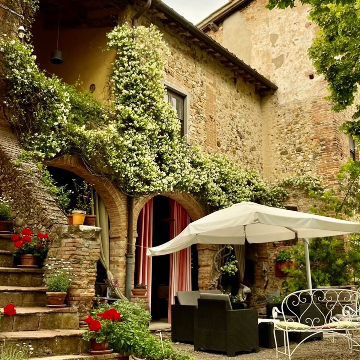 Experience Harvesting Vegetables and Pasta Culinary Class at a Tuscan Villa