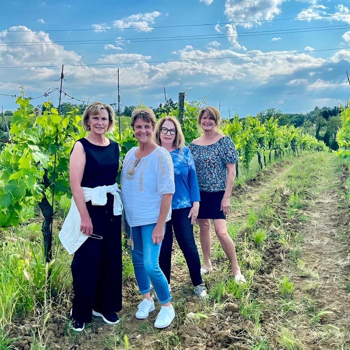 Experience Harvesting Vegetables and Pasta Culinary Class at a Tuscan Villa