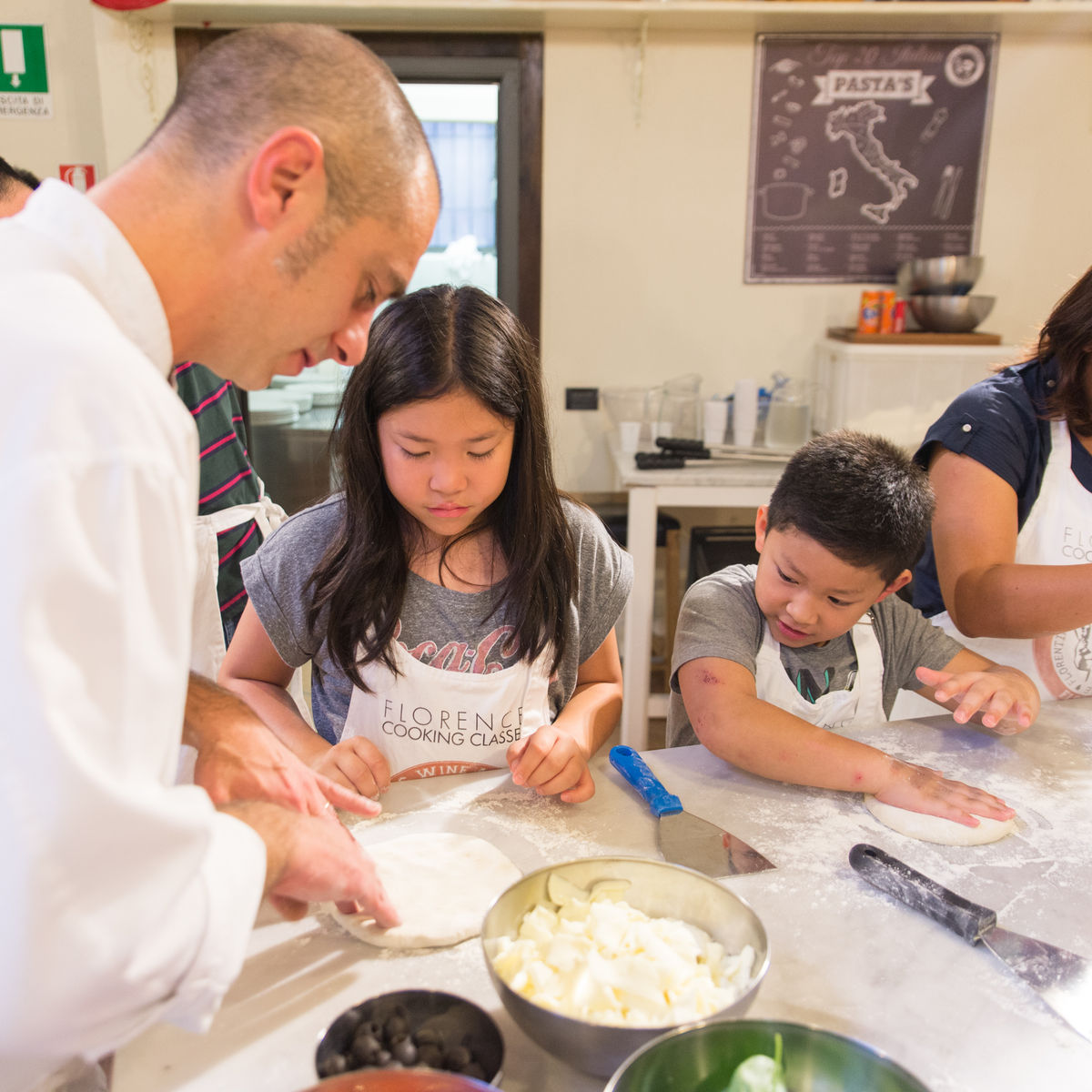 Family Fun: Pizza and Gelato Making Class in Florence