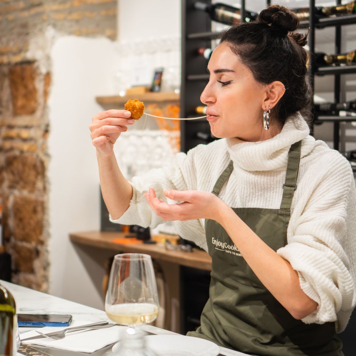 Italian Pizza, Supplì and Gelato Class with Wine by the Colosseum Rome