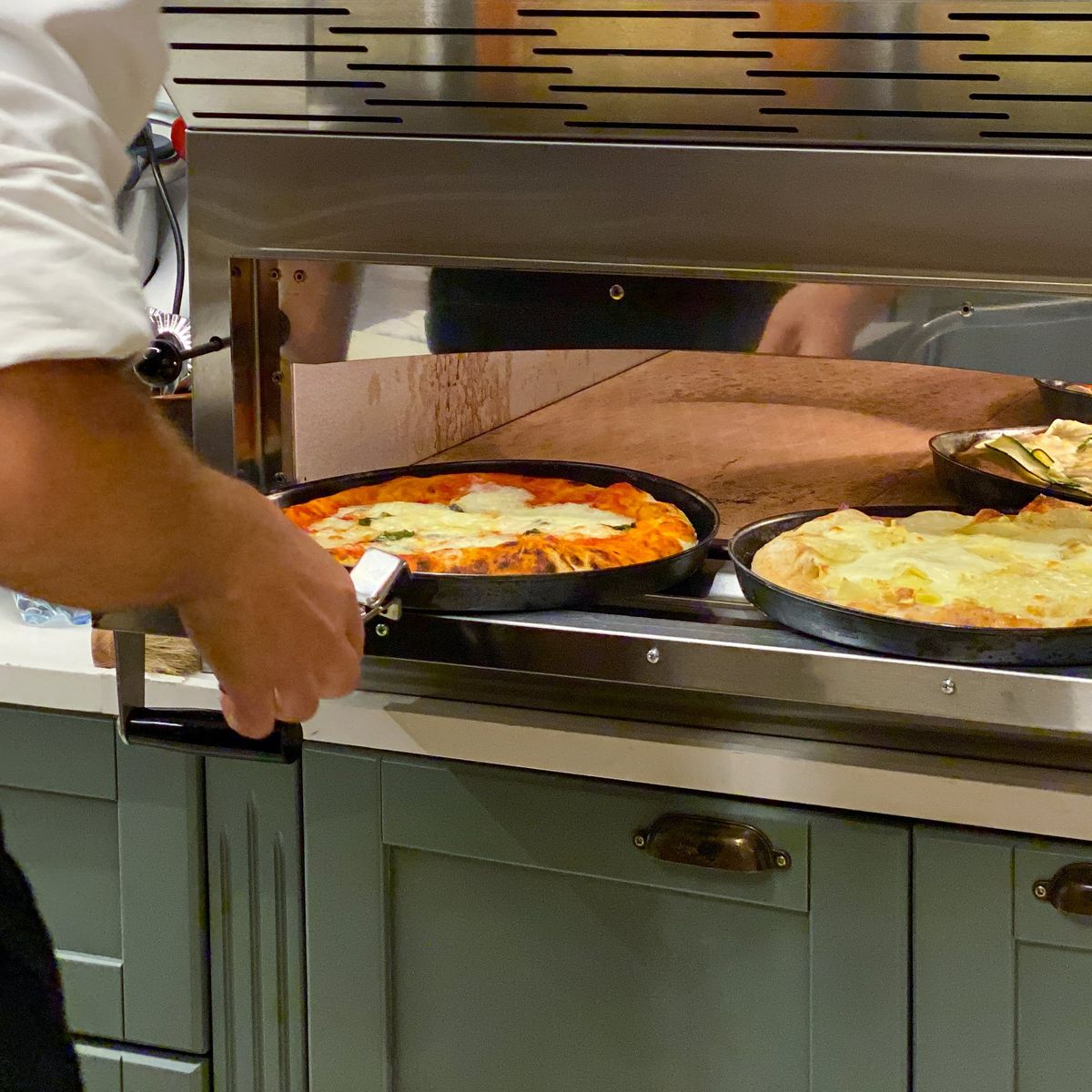 Italian Pizza, Supplì and Gelato Class with Wine by the Colosseum Rome