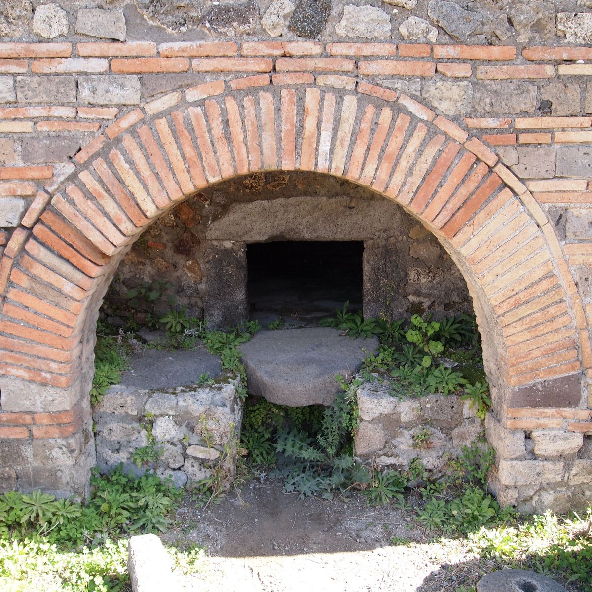 Pompeii Ruins and Food Culture Tour with Four Wines and Local Food Tasting