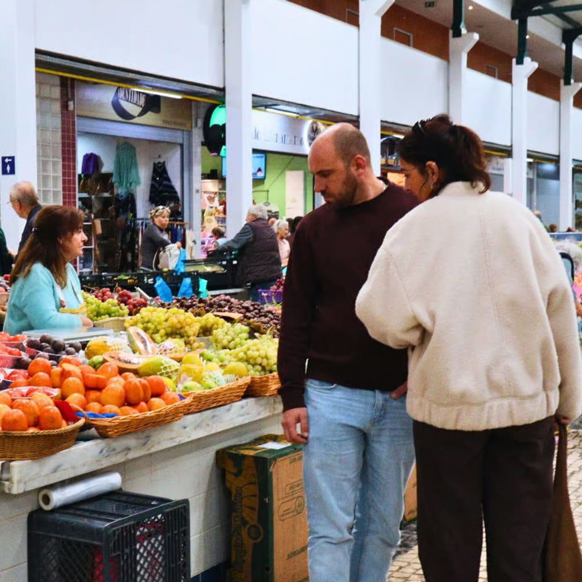 Portuguese Market, Wine & Seaside Cooking Experience in Setúbal