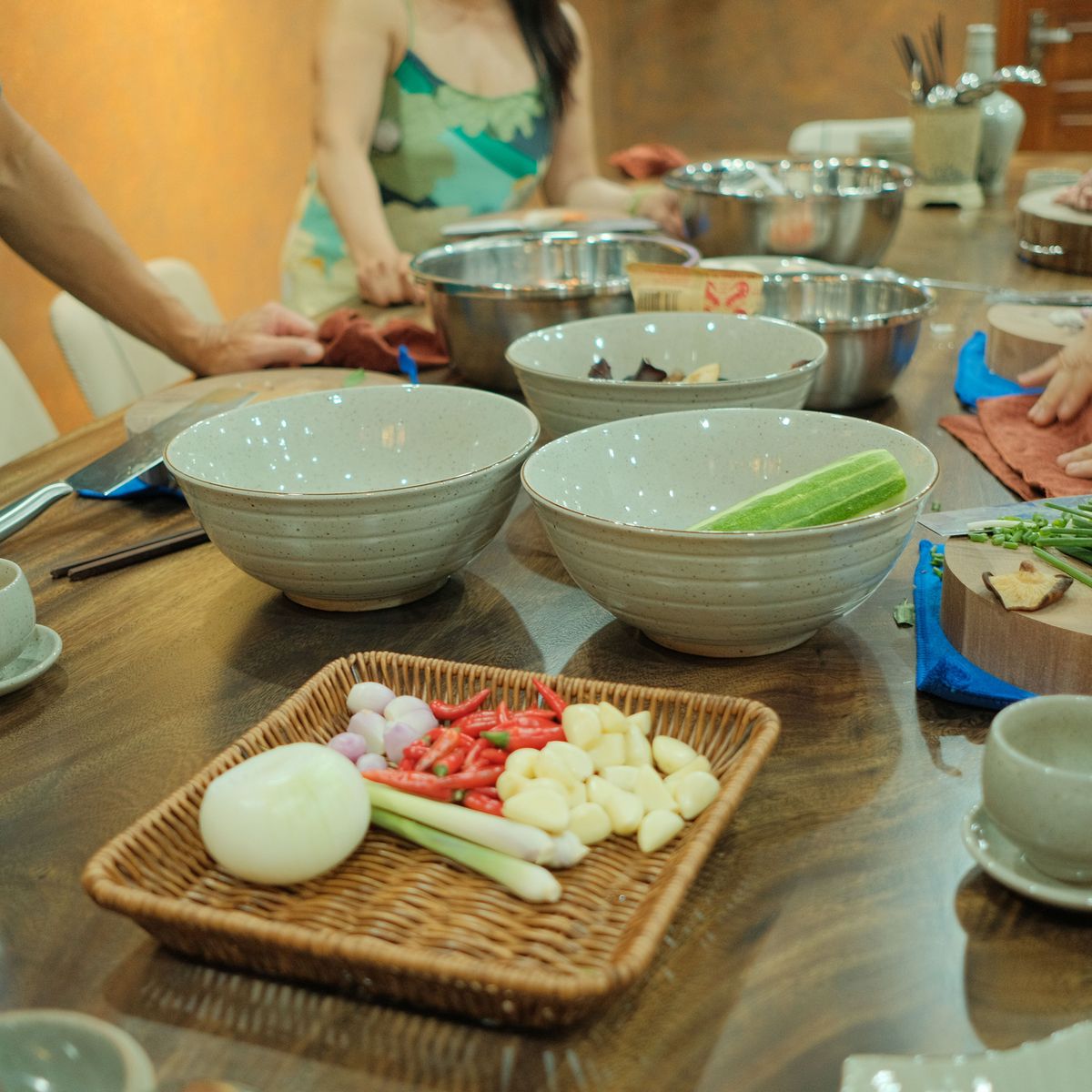 Dine With Locals