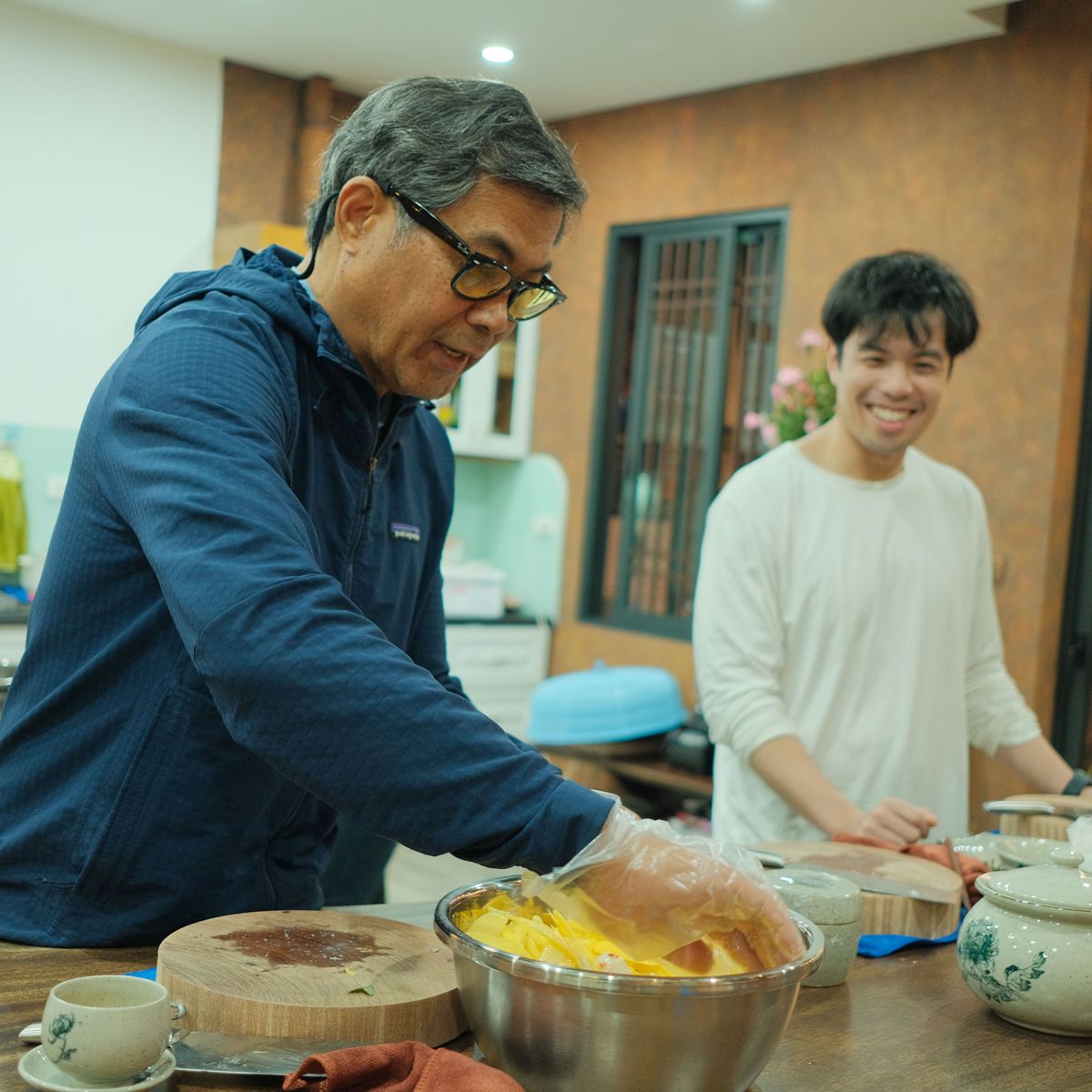 Dine With Locals