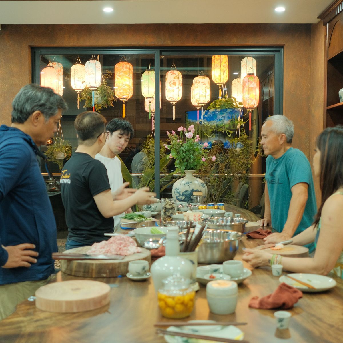 Dine With Locals