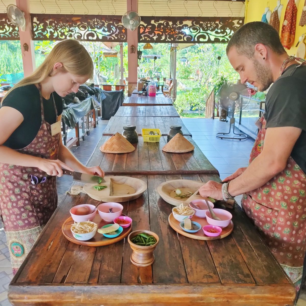 Cours particuliers matin et soir avec des ingrédients frais au jardin et marché bio