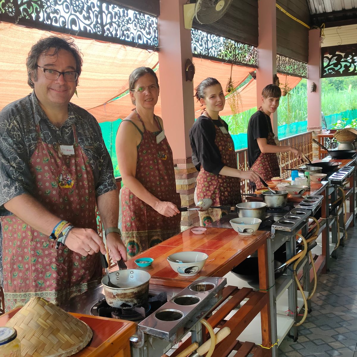 Cours particuliers matin et soir avec des ingrédients frais au jardin et marché bio