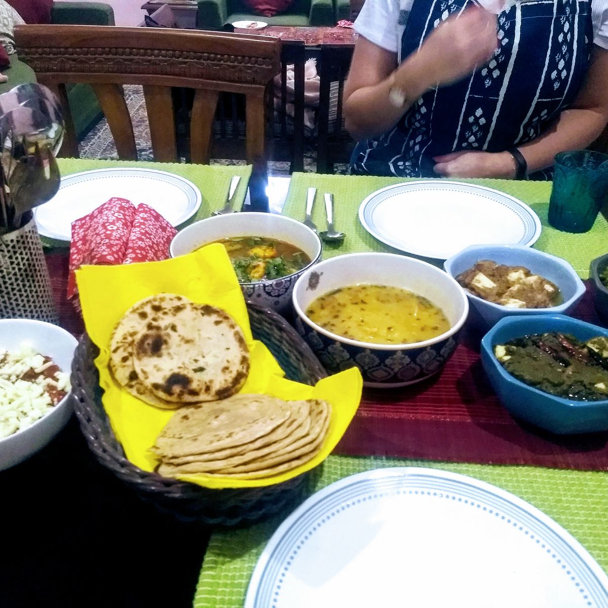 Cours de cuisine privé avec une famille locale à Delhi