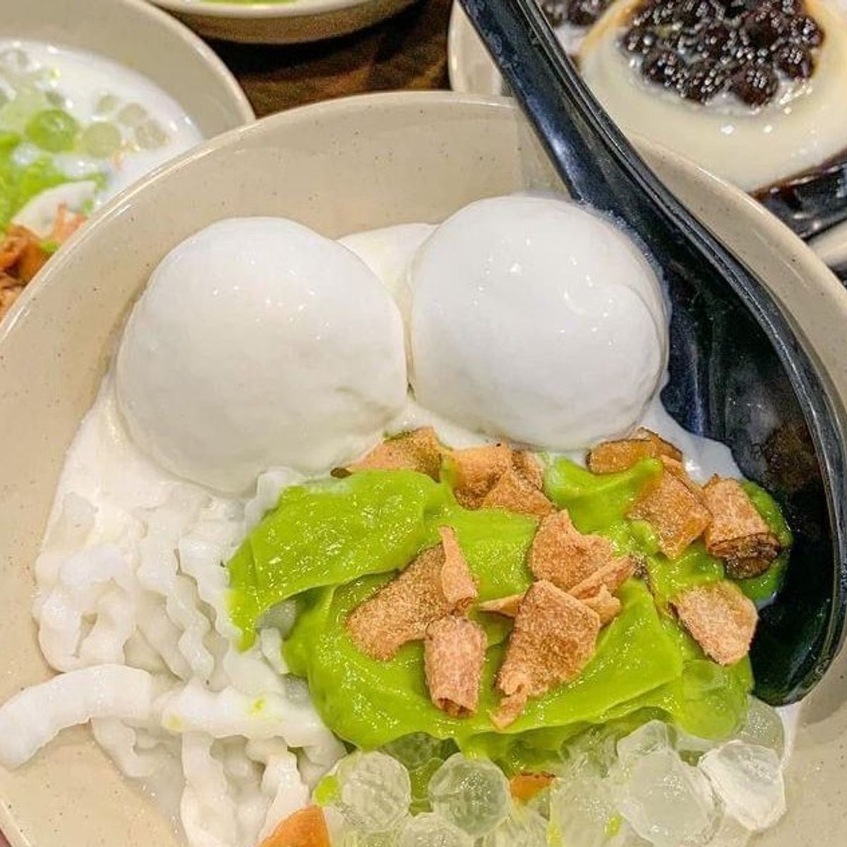 Hanoi Street Food Walking Tour Through Hidden Alleys and Local Life