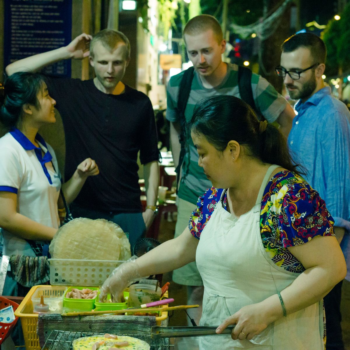Visite privée à pied du quartier gastronomique en soirée