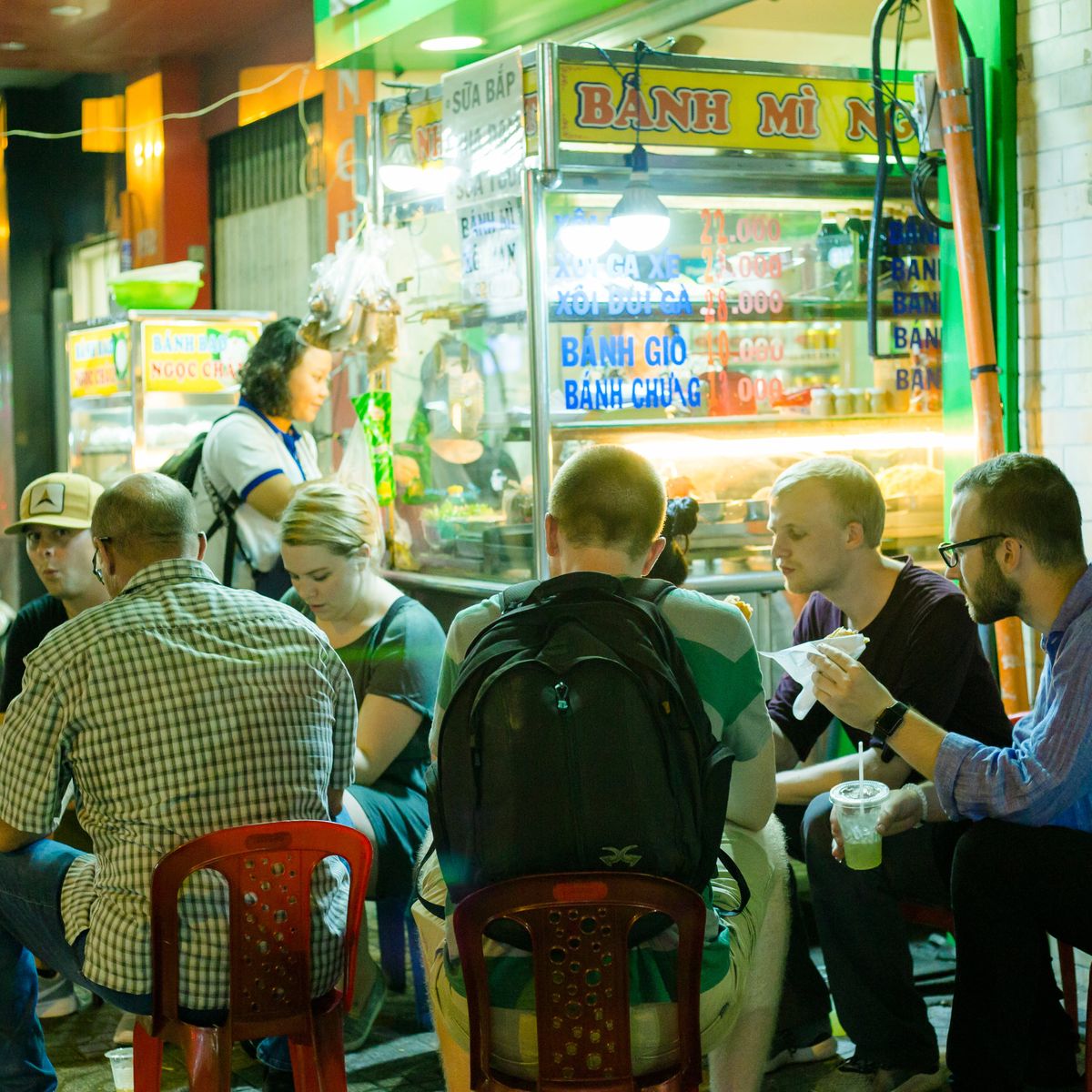 Visite privée à pied du quartier gastronomique en soirée