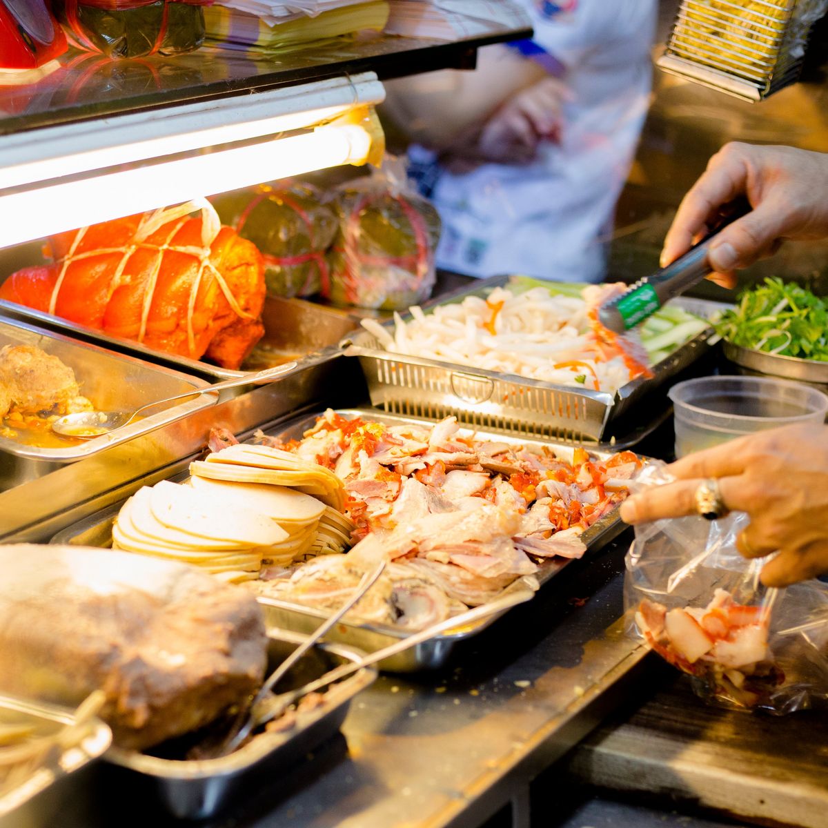 Visite privée à pied du quartier gastronomique en soirée