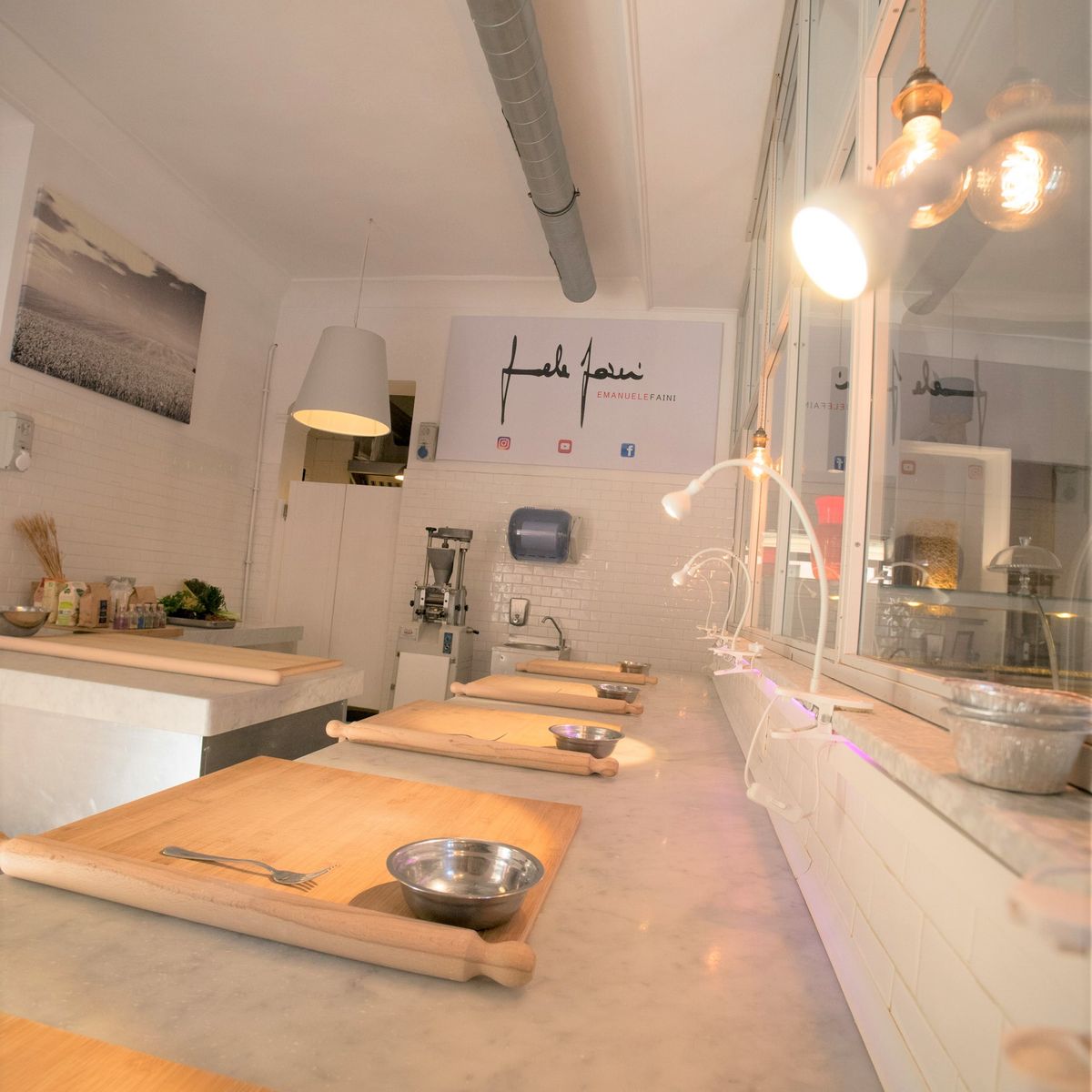 Professional Lab Pasta Experience in a Pastificio