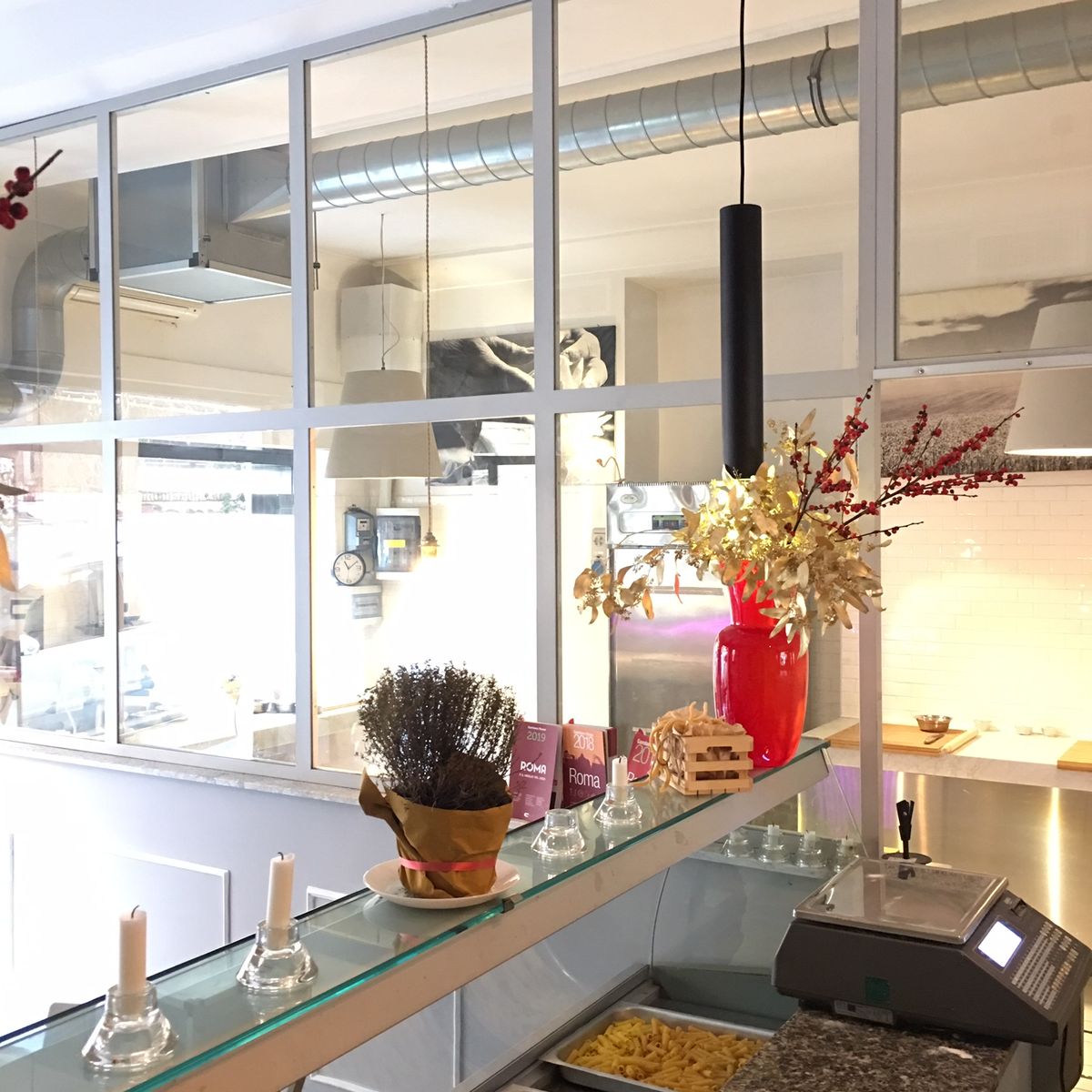 Professional Lab Pasta Experience in a Pastificio