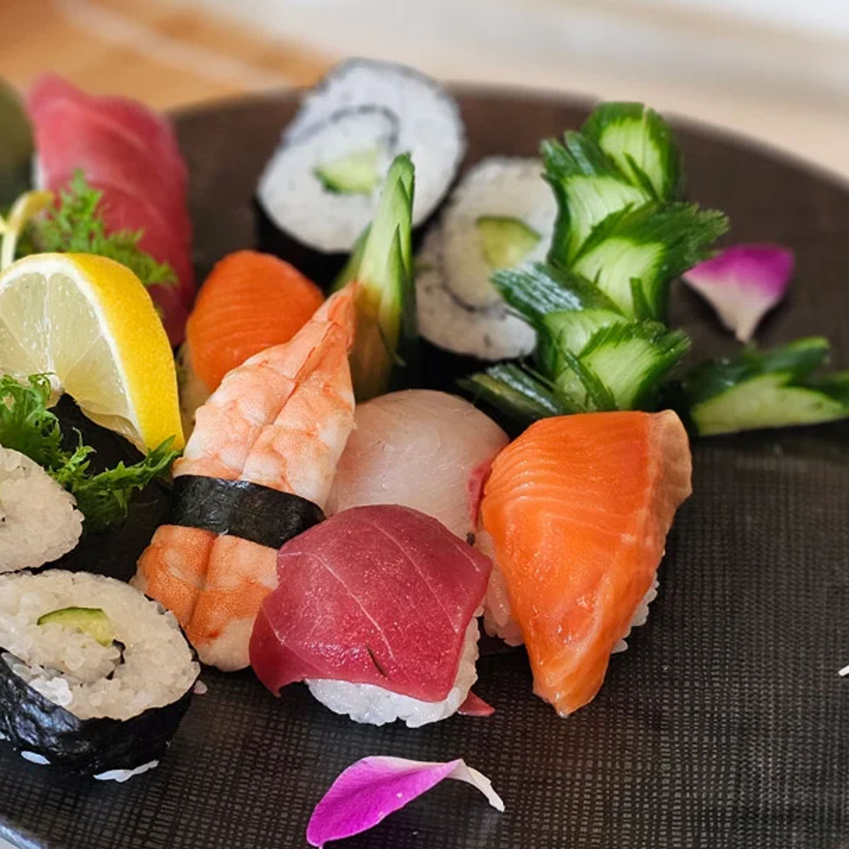 Ramen and Sushi Culinary Class with Tea Ceremony in Osaka
