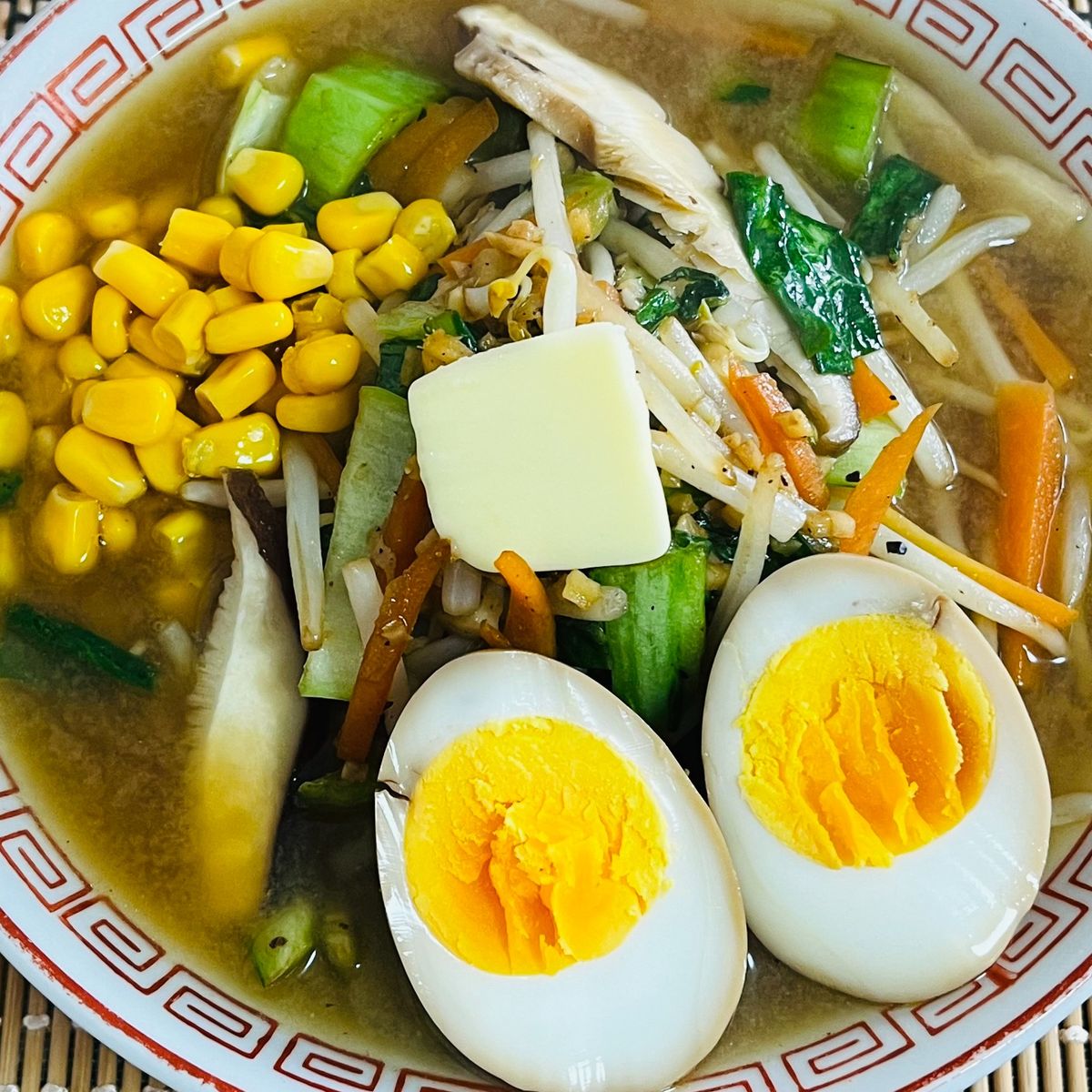 Vegetarian-Friendly Ramen Experience: Soy Sauce or Miso Flavors