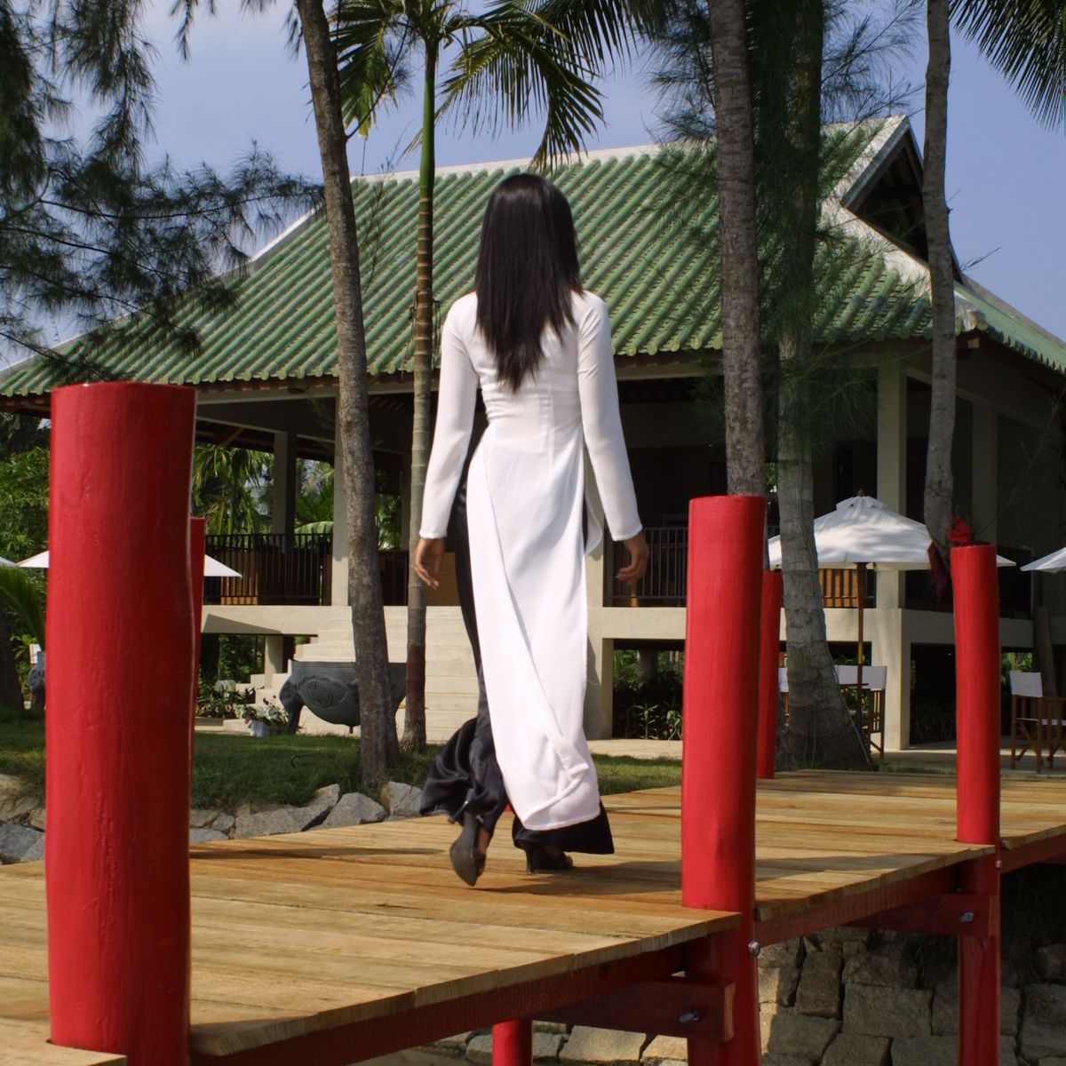 Red Bridge Deluxe Day Journey: Organic Farm, Boat Trip, Market Tour and Hands on Cooking of 4 Famous Vietnamese Dishes