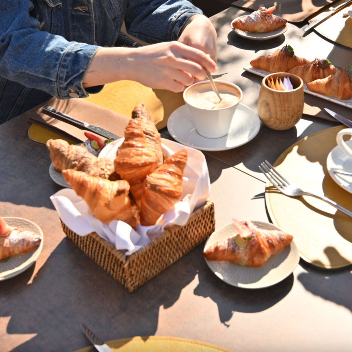 Rome Breakfast Experience: Morning Bites by the Colosseum
