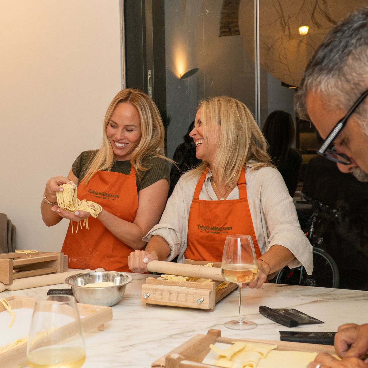 Premium-Pasta-Kochkurs, Ravioli & Tiramisu mit Wein und Privatkoch