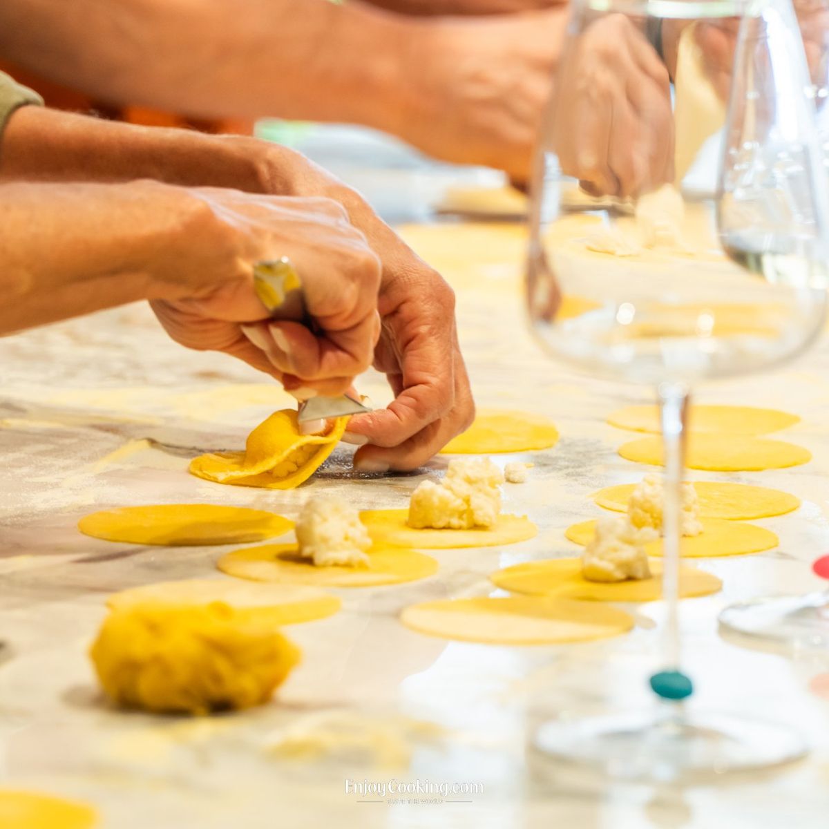 Premium-Pasta-Kochkurs, Ravioli & Tiramisu mit Wein und Privatkoch