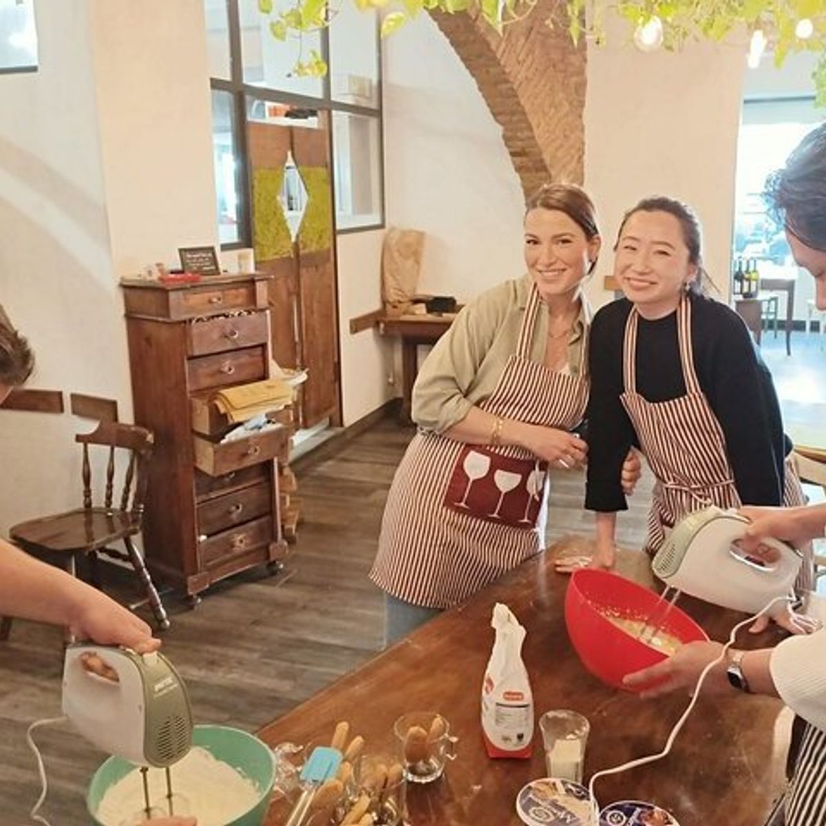 Pasta and Tiramisu Culinary Class with Wine Tasting in Rome