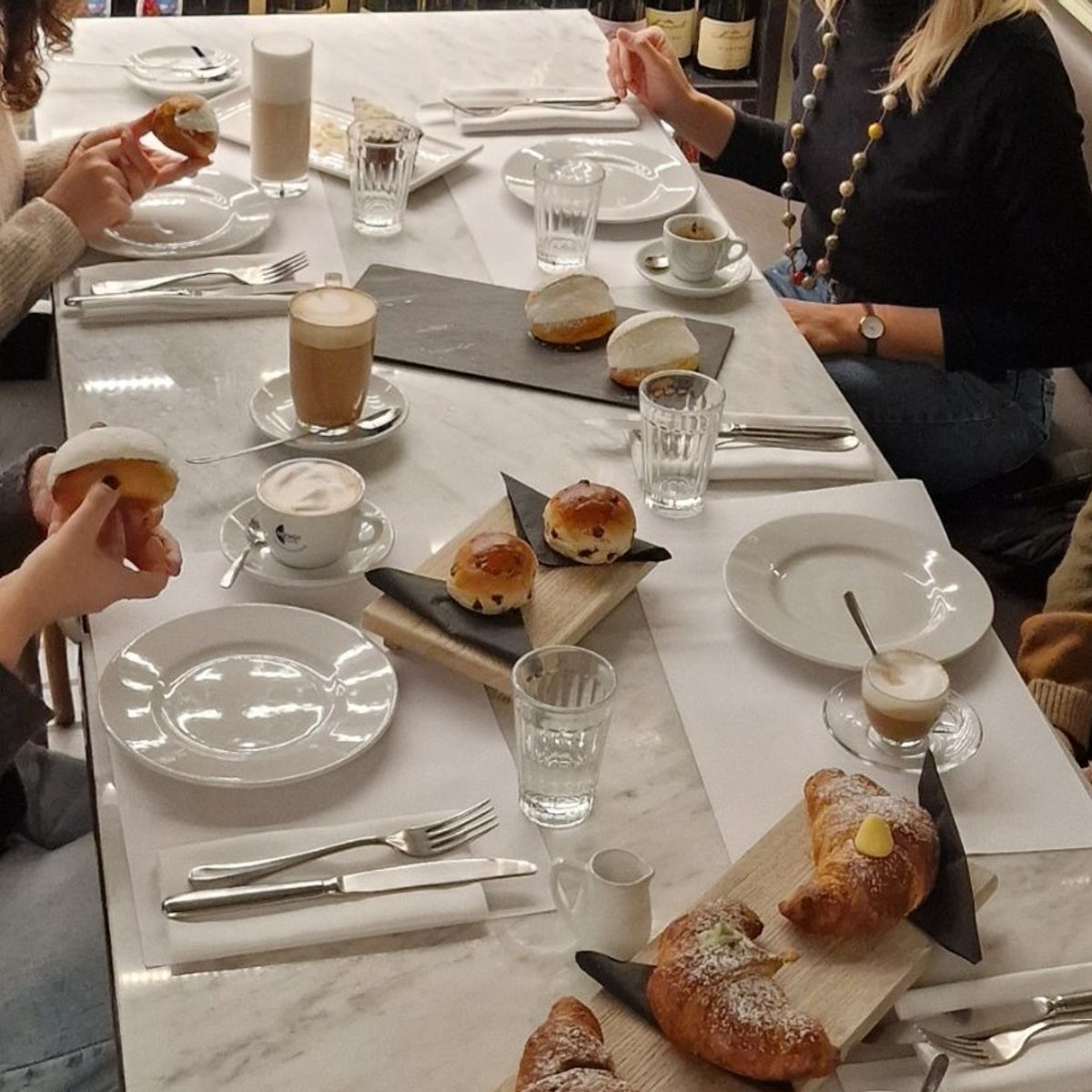 Rome: The Authentic Maritozzi Breakfast Tour in Trastevere