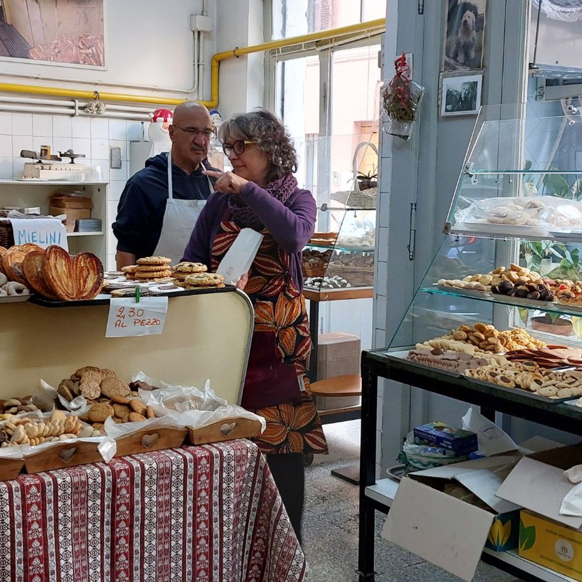 Rome: The Authentic Maritozzi Breakfast Tour in Trastevere