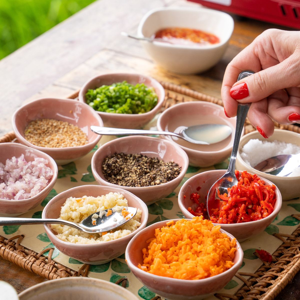Market Tour, Countryside Bicycle Ride, and Cooking Class Experience in Hoi An