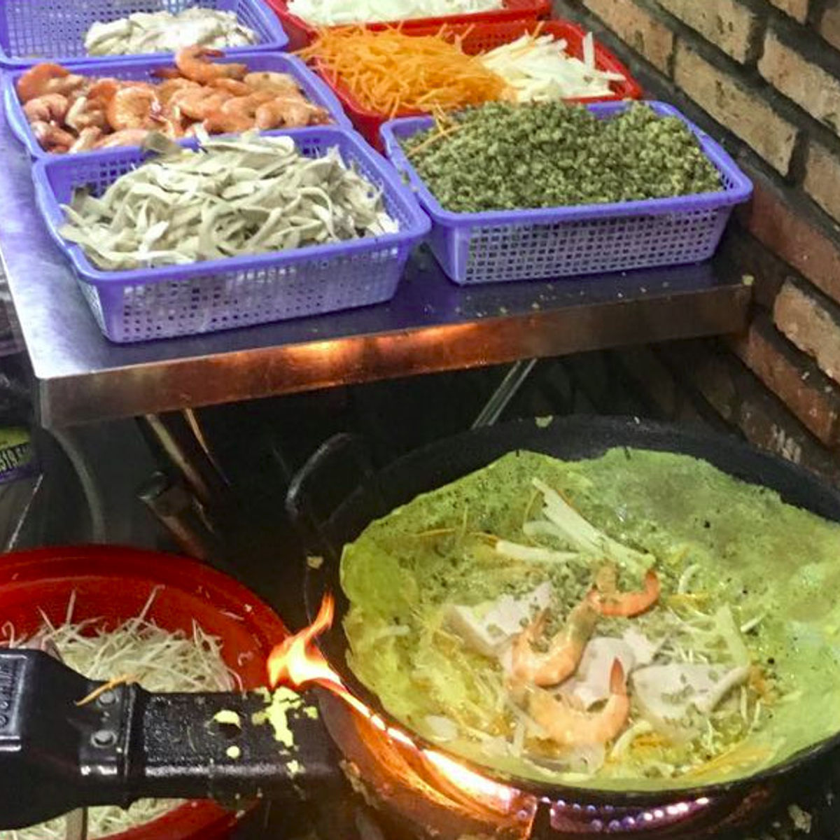 Visite gastronomique de rue à Saigon le soir