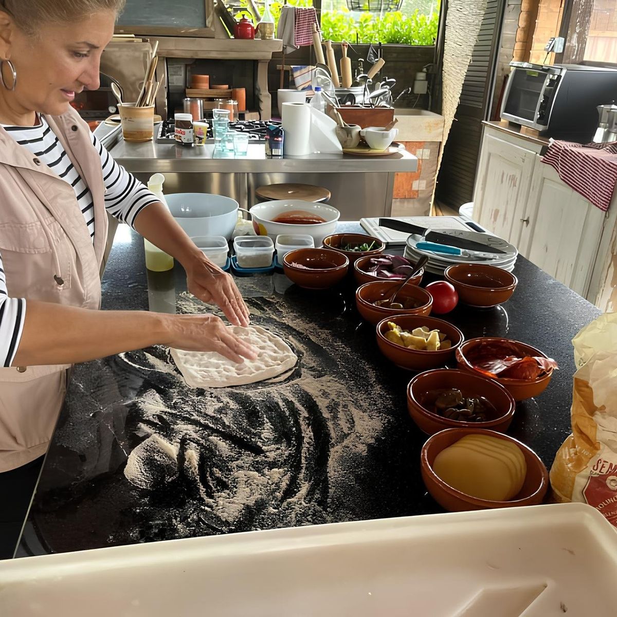 San Gimignano: Pizza Culinary Class with Lunch & Wine Experience