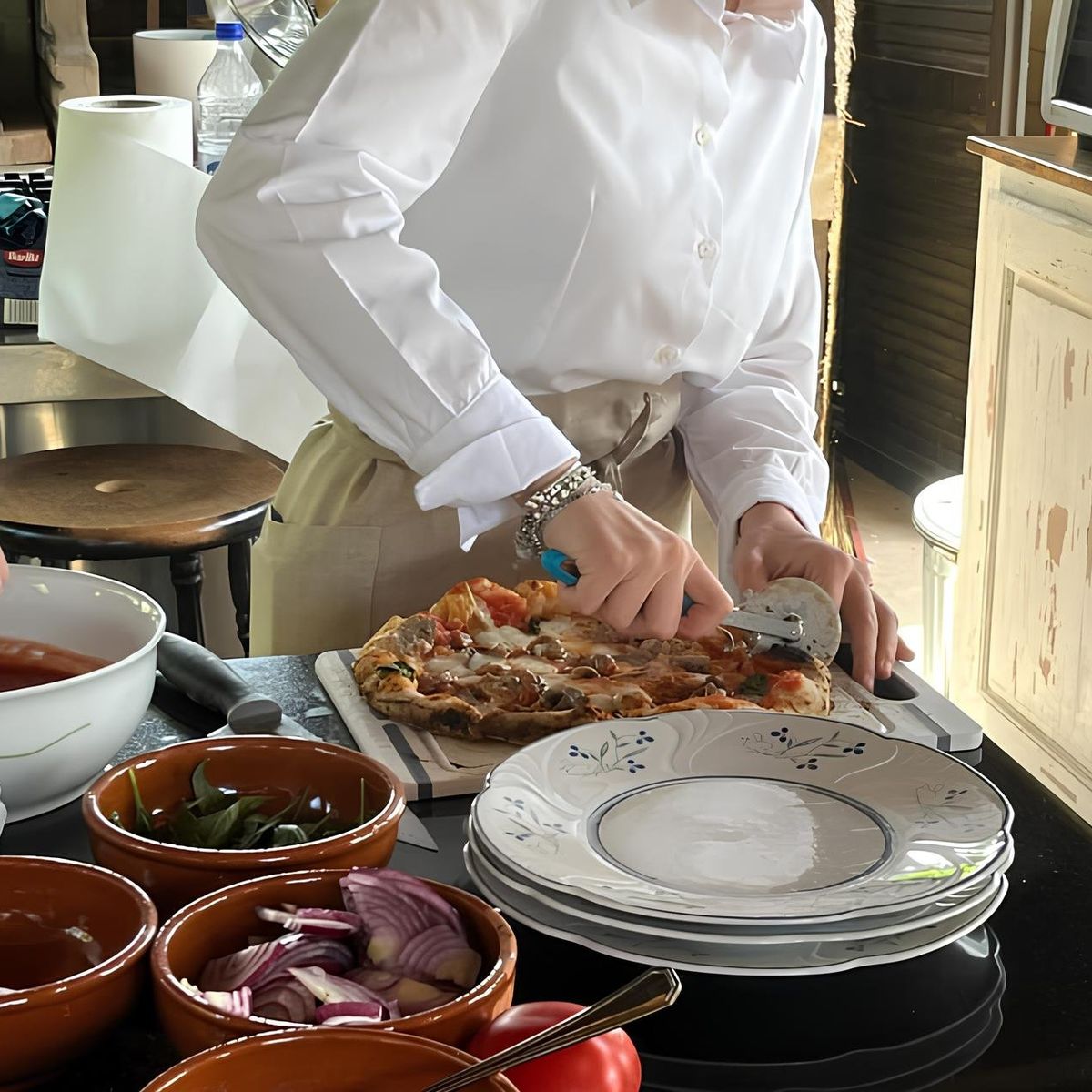 San Gimignano: Pizza Culinary Class with Lunch & Wine Experience