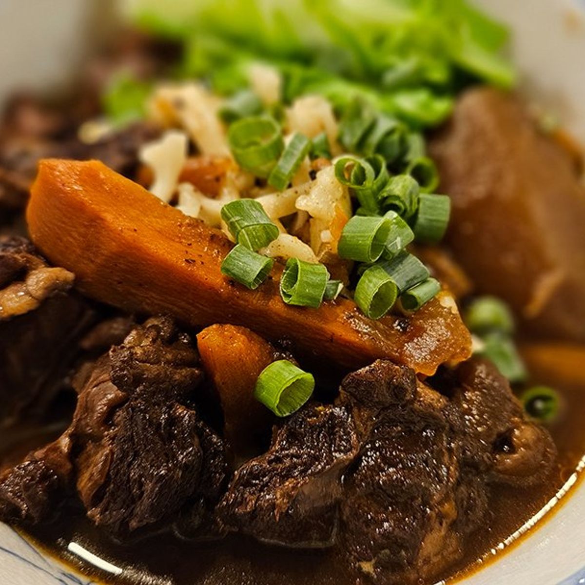Taipei Market Secrets & The Ultimate Beef Noodle Soup Experience