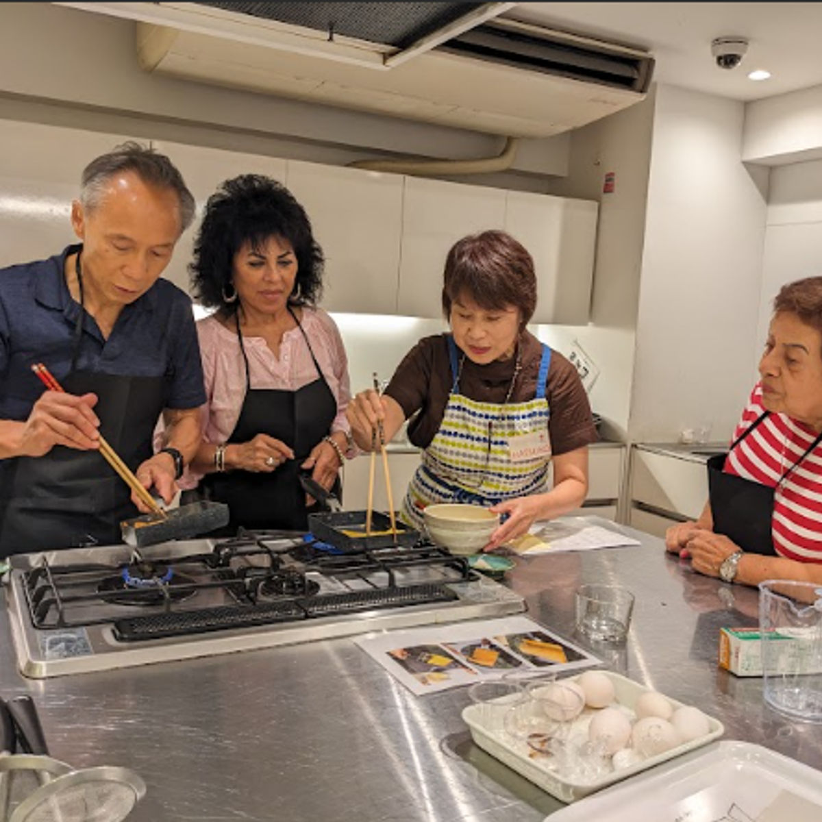 Lerne die Kunst der Inari-Sushi-Zubereitung in einem Kochkurs in Tokio