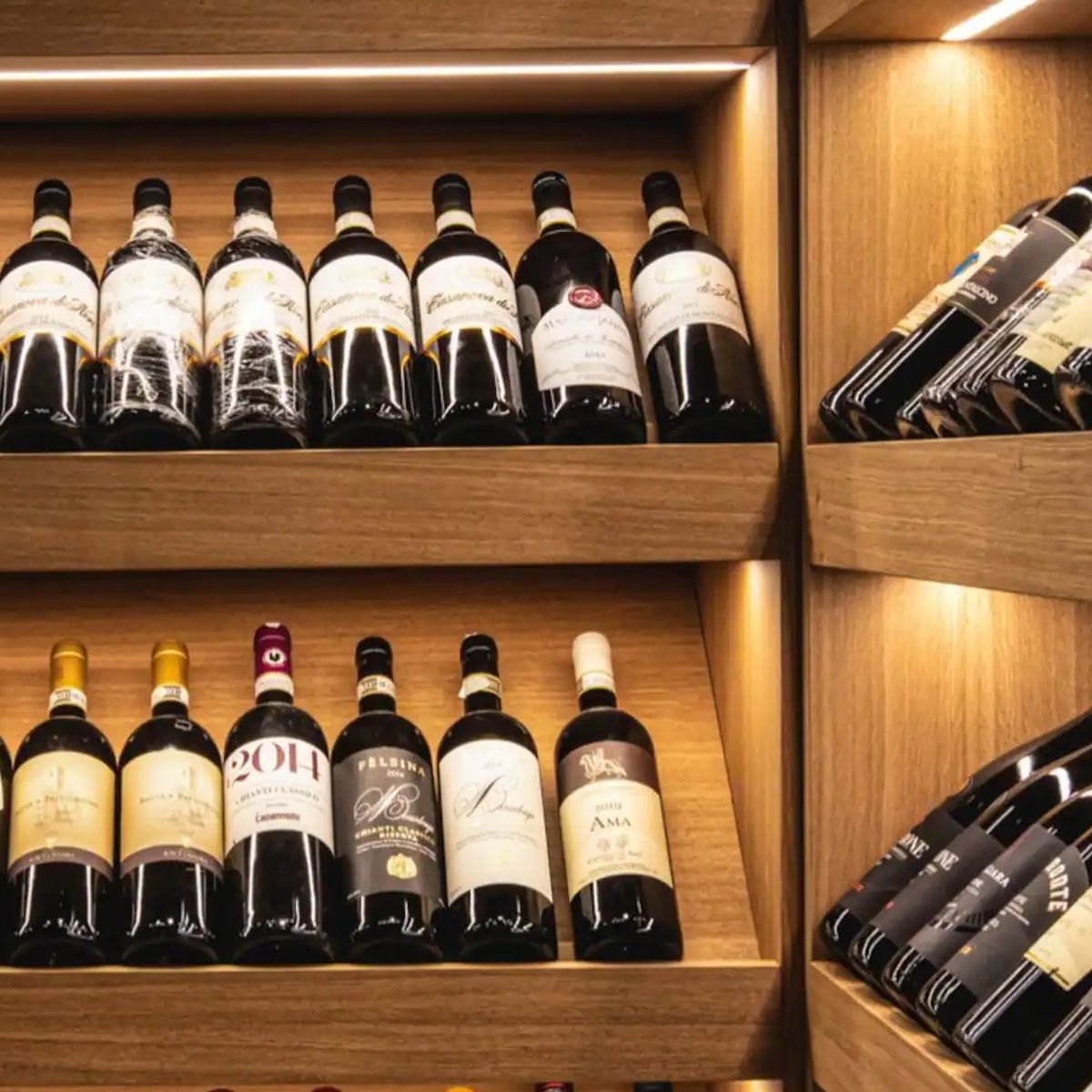 Positano Wine Tasting Experience with a Sommelier for Small Groups