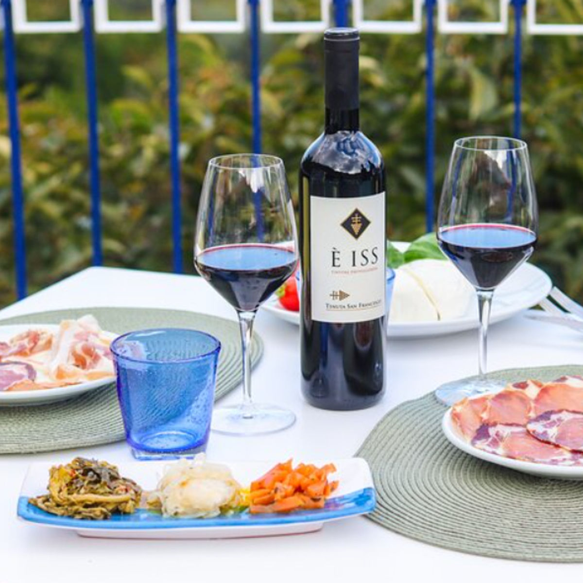 Sorrento Coast Wine Tasting with Five Wines & Local Delicacies