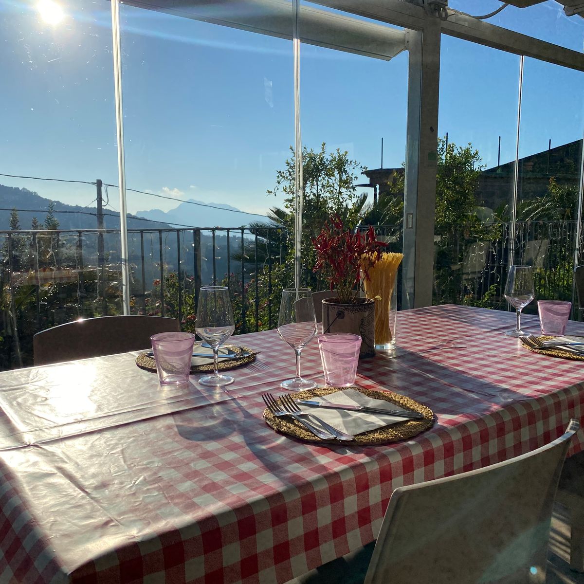 Authentic Sorrento Pasta & Tiramisu Cooking Class with Wine