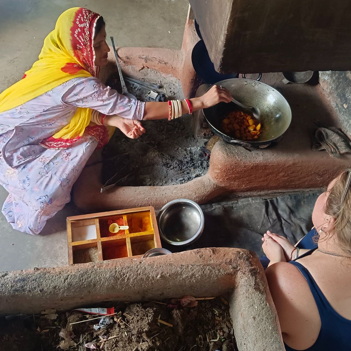 Authentic Indian Cooking Experience with Market Visit