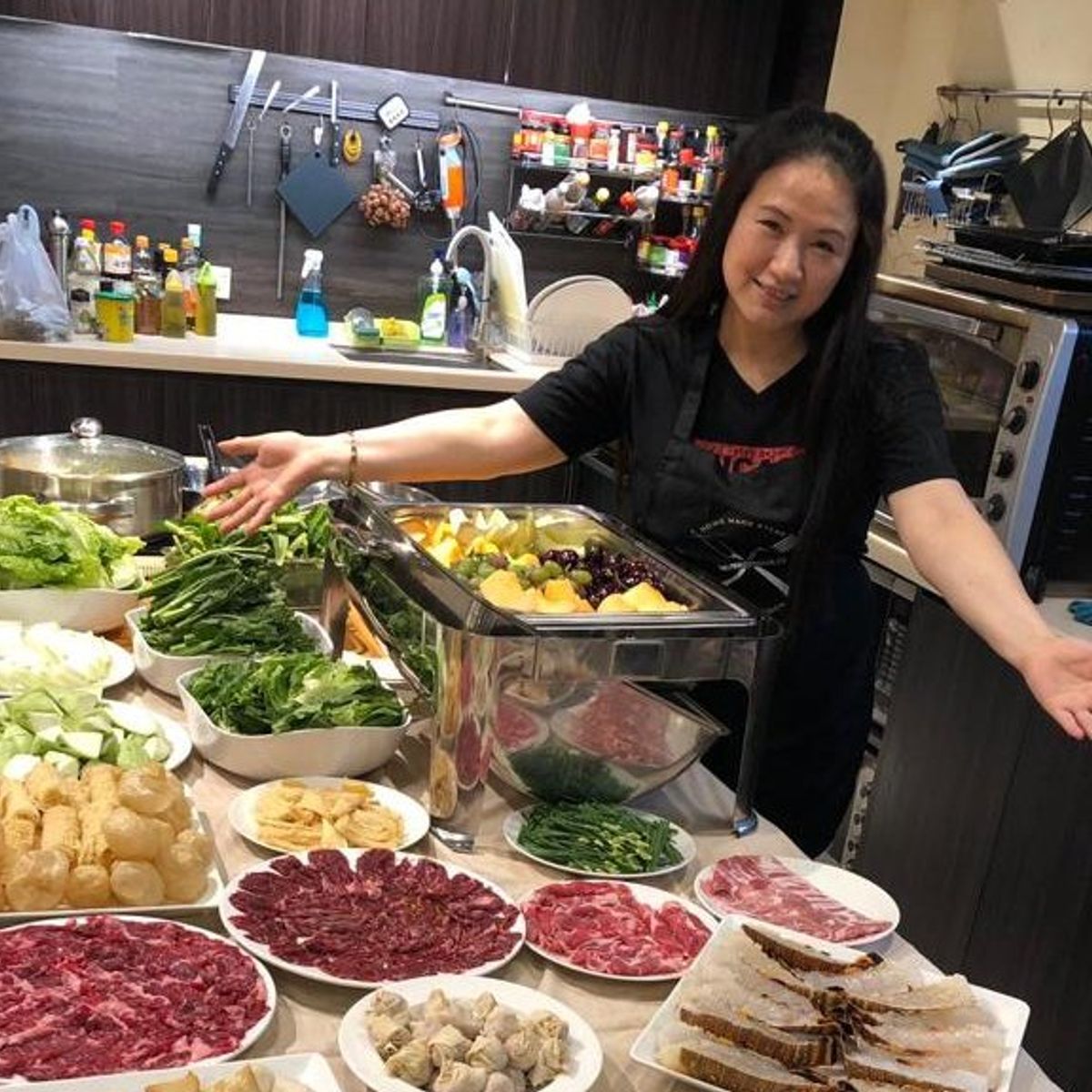 Spicy Chicken Clay Pot and Seasonal Seafood Hot Pot with Market Tour
