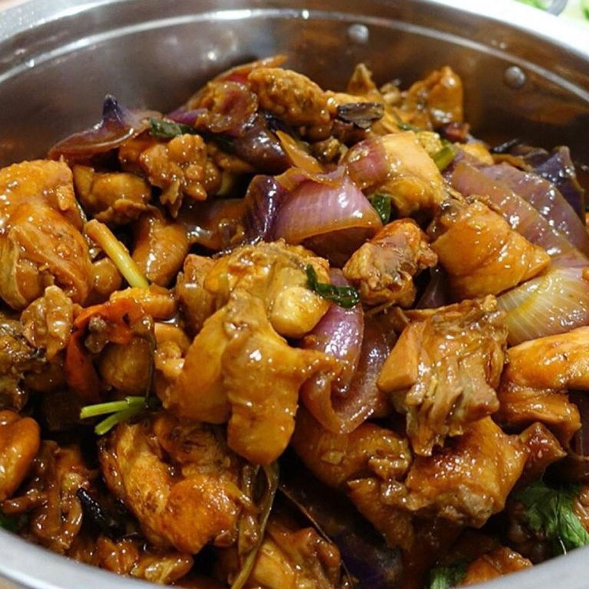 Spicy Chicken Clay Pot and Seasonal Seafood Hot Pot with Market Tour
