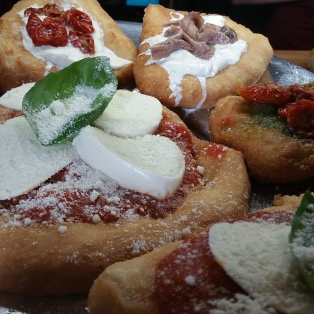 Pizza Tasting off the Beaten Path near the Colosseum at Sunset