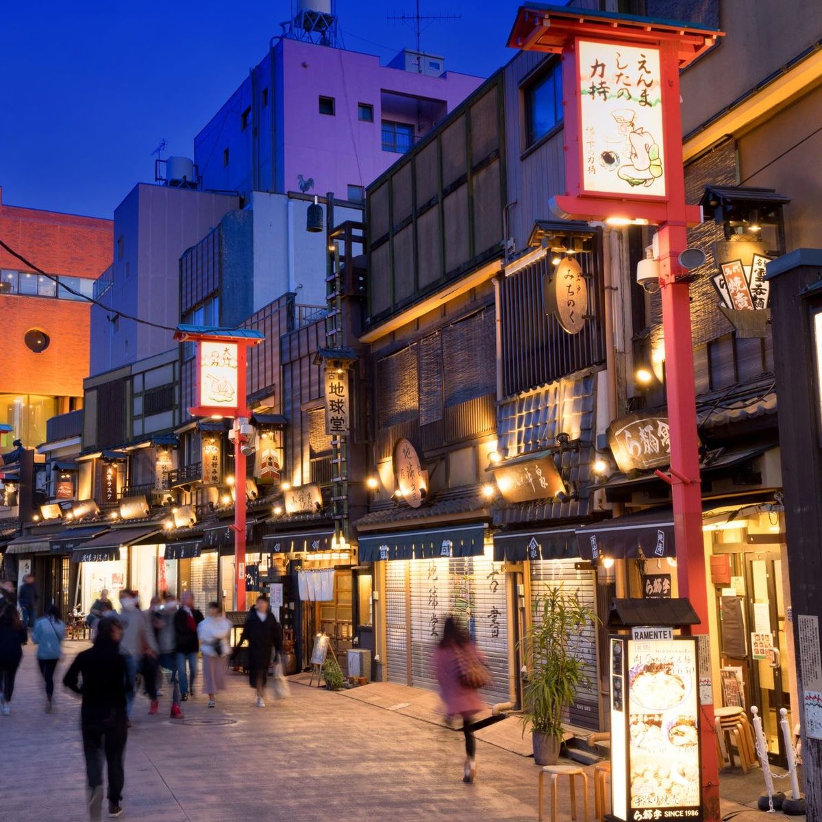 Sushi Making Masterclass in Tokyo: Learn Techniques from Experts in Asakusa